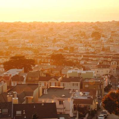 イメージ写真（従業員 150 名・製造業・人事部長の想定像）